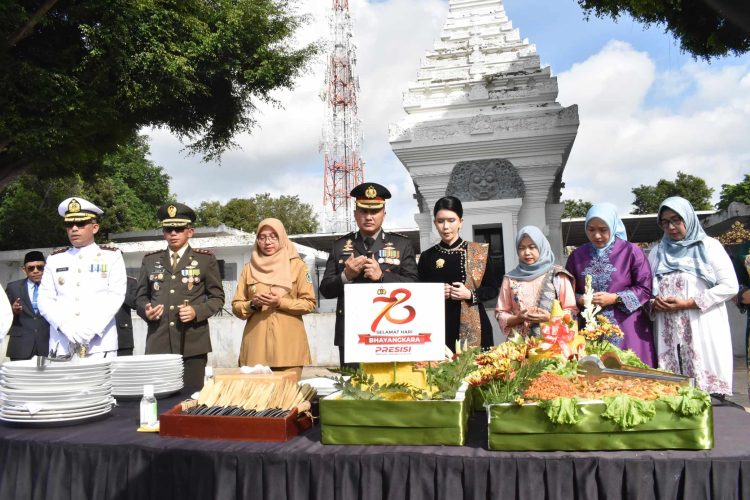 Peringati Hut Bhayangkara Ke-78, Dandim 0825/Banyuwangi Laksanakan Upacara Di Taman Blambangan