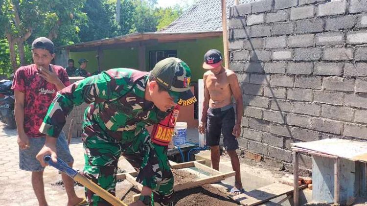 PERAN BABINSA KORAMIL 0825/01 BANYUWANGI DALAM PENGERJAAN BEDAH RUMAH TAHUN 2024