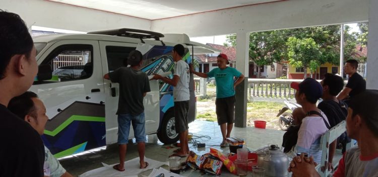 Pemuda ORTEGA Sukses Beli Mobil Layanan untuk Masyarakat Sidotentrem Banyuwangi 