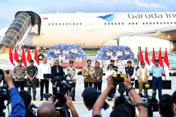 Panglima TNI Dampingi Presiden RI Kirim Bantuan Kemanusiaan ke Papua Nugini dan Afghanistan