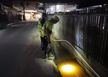 Petugas NRW PAM Bandarmasih Patroli Malam, Telusuri Titik Kebocoran