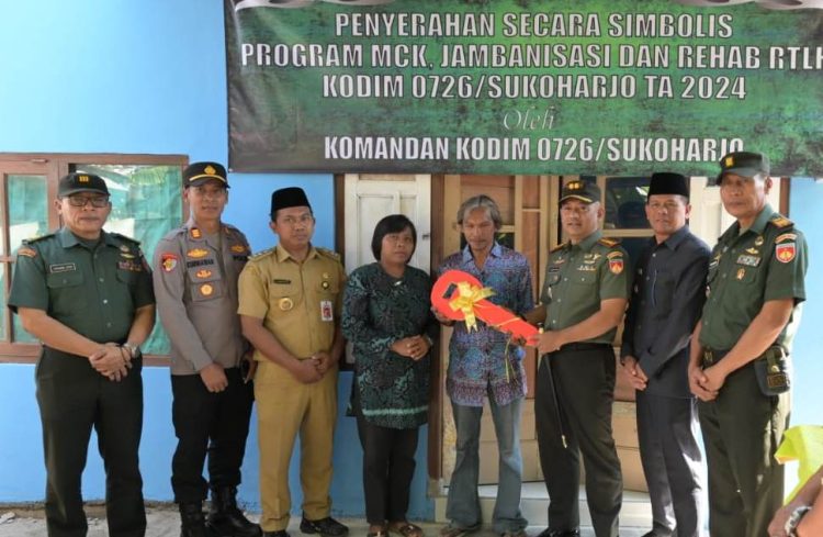 Dandim 0726/Sukoharjo Serahkan Kunci Hasil Renovasi RTLH di Desa Gedangan
