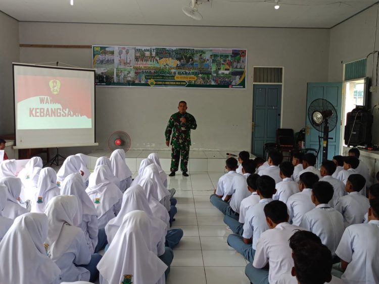 Masa Pengenalan Lingkungan Sekolah, Danramil Labuan Amas Utara Sampaikan Wasbang Kepada Siswa SMA Negeri 6 Barabai