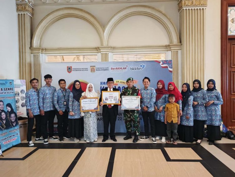 Berdedikasi Dalam Upaya Penurunan Stunting, Serda Tajuddin Terima Penghargaan dari BKKBN