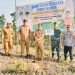 Dandim 1002/HST Bersama Bupati HST Tanam Pohon Durian di Puncak Gunung Titi