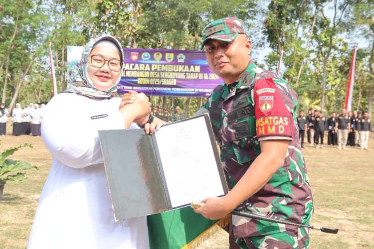 Buka TMMD Pare Mondokan, Bupati Sragen Puji Letkol Inf Yoga