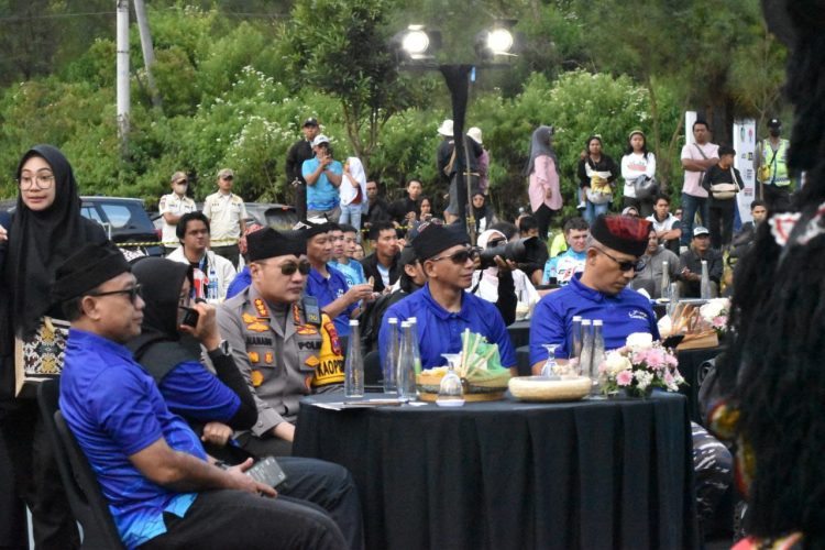 Dandim 0825/Banyuwangi Hadiri Finish Stage 4 Tour De Ijen Di Paltuding