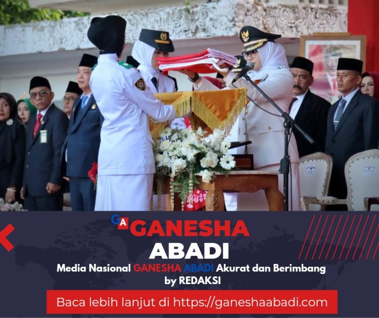 Penurunan Bendera Merah Putih di Banyuwangi Berlangsung Khidmat