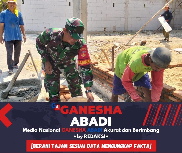 Babinsa Berikan Uluran Tangan, Bantu Warga Bangun Pagar Rumah