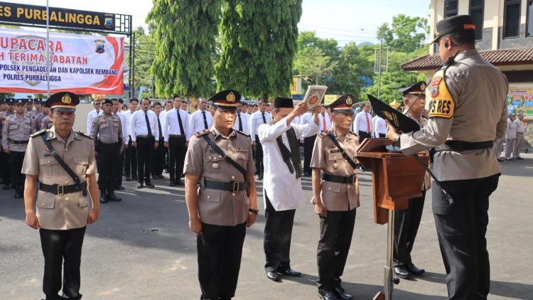 Pimpin Sertijab Tiga Kapolsek, Ini Pesan Kapolres Purbalingga