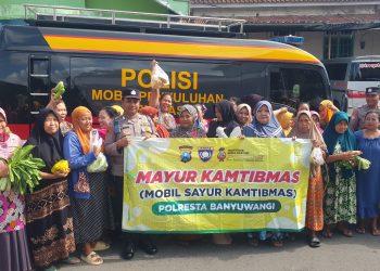 Polresta Banyuwangi Sosialisasi Pilkada 2024 Sambil Berbagi Bertajuk Mobil Sayur