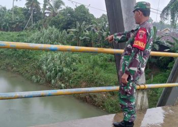Hujan Deras di HST, Babinsa Imbau Warga Waspada Banjir