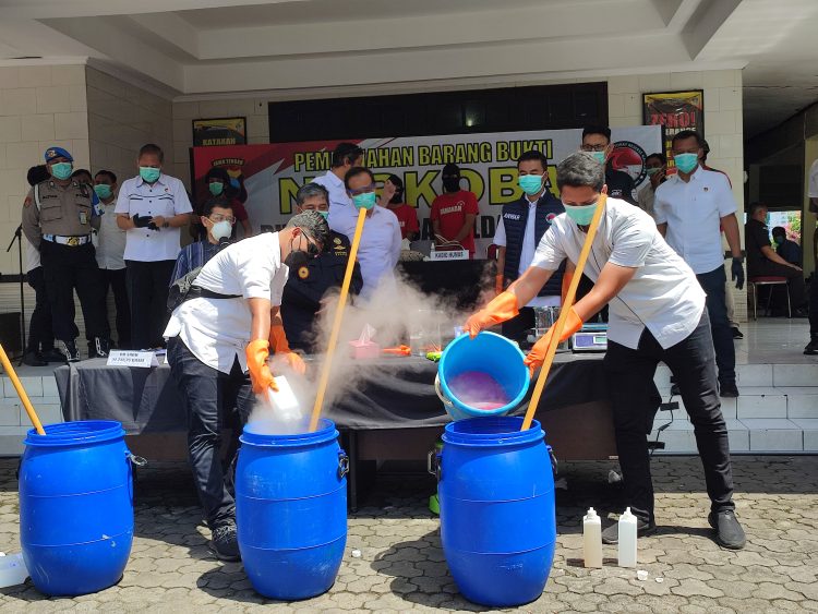 Ditresnarkoba Polda Jateng Tunjukkan Teknik Baru Musnahkan Sabu-Sabu Dengan Aman dan Efisien