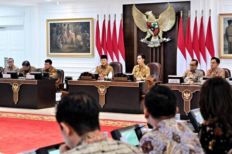 Panglima TNI Hadiri Sidang Kabinet Paripurna Pertama Dipimpin oleh Presiden RI