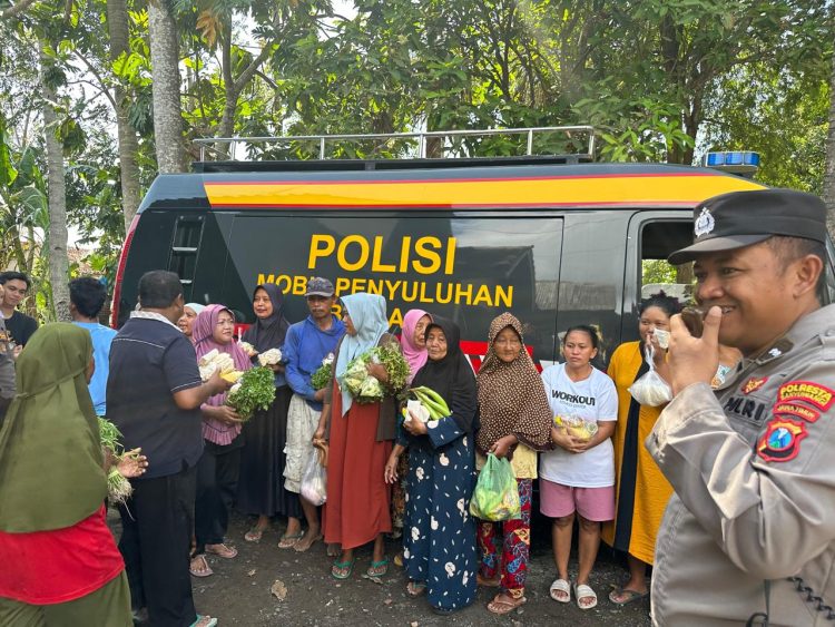 Mobil Sayur Kamtibmas Polresta Banyuwangi, Sosialisasi Pilkada 2024 Sambil Berbagi
