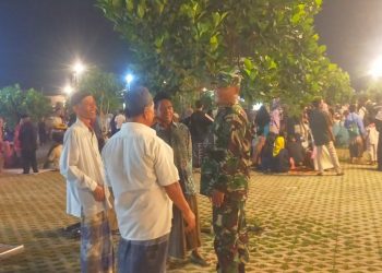 Babinsa Sindon Komsos Dengan Warga Disela Pengajian