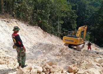 Satgas TMMD Ke-122 Kodim 1805/Raja Ampat Terus Kebut Menembus Gunung