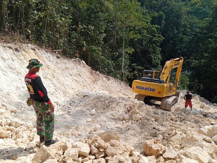 Satgas TMMD Ke-122 Kodim 1805/Raja Ampat Terus Kebut Menembus Gunung