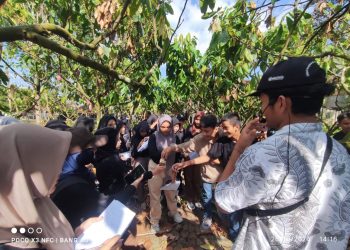 Study Lapangan Edukatif bagi SMPN 1 Glagah di Dusun Kakao dan Pabrik Cokelat 