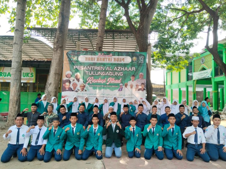 Pesantren Al Azhaar Tulungagung Gelar Upacara hari Sumpah Pemuda Guna Mendidik Para Santri 