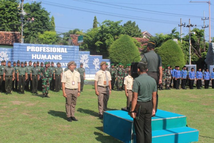 Kodim 0825 Banyuwangi Apresiasi Jurnalis Joosnews.com dengan Rompi Khusus