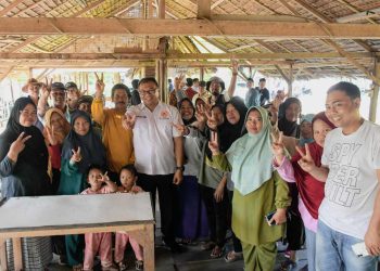 Dukung Pendidikan, Asri Ludin Berikan KIP dan Beasiswa untuk Warga Desa Karanganyar