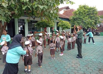 TK Kemala Bhayangkari 38 Mengadakan Kunjungan Edukasi ke Koramil 0825/06 Gambiran
