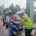 Satlantas Polres Purbalingga Bagikan Helm SNI Aksi Simpatik Operasi Zebra Candi 2024