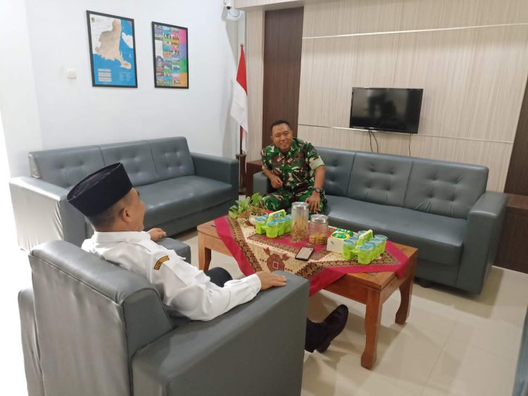 Danramil 0825/06 Gambiran Jalin Silaturahmi dengan Camat Gambiran Banyuwangi