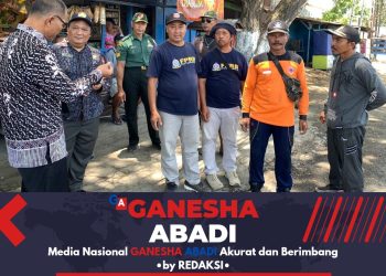 Babinsa dan Perangkat Desa Potong Pohon Berbahaya di Jalur Srono-Muncar