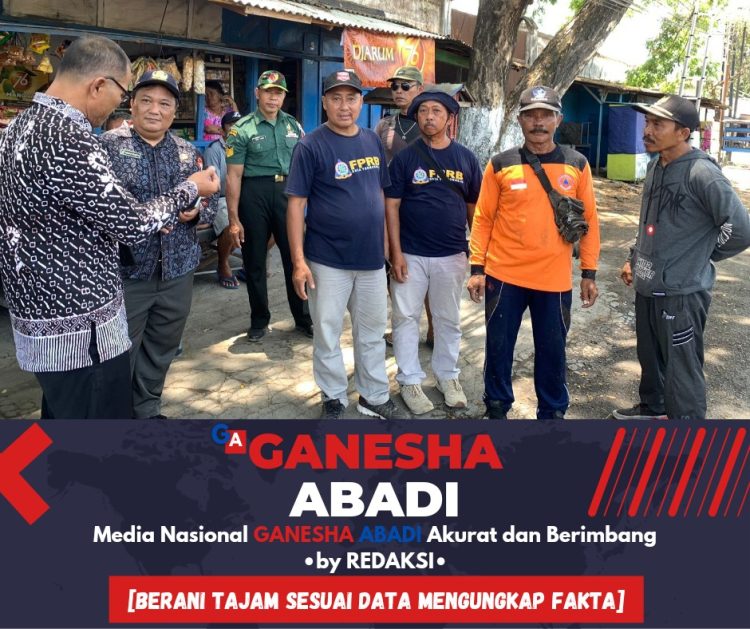 Babinsa dan Perangkat Desa Potong Pohon Berbahaya di Jalur Srono-Muncar