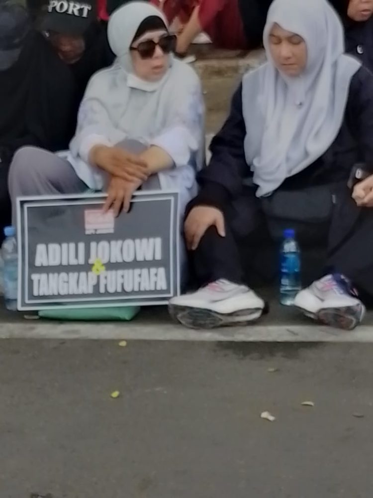 Aksi Alumni 411 dan 212 Mendesak Pemerintah Segera Memproses Hukum Joko Widodo dan Fufufafa