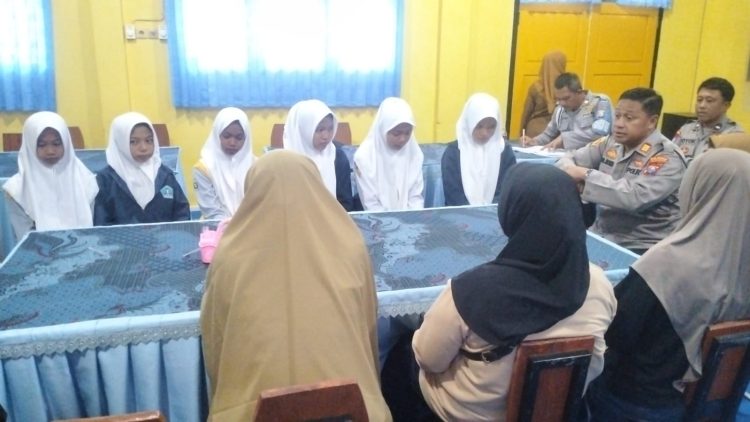 Pembinaan dan Bimbingan bagi Siswa SMPN 2 Cluring Cegah Kenakalan Remaja