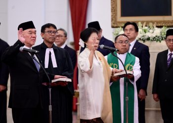 Panglima TNI Hadiri Acara Pelantikan KPU, DEN, Otorita IKN dan Kompolnas di Istana Negara