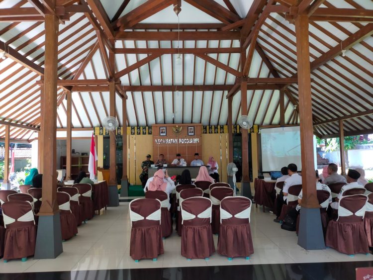 Bati Wanwil Hadiri Rapat Lokakarya Lintas Sektoral di Kecamatan Rogojampi