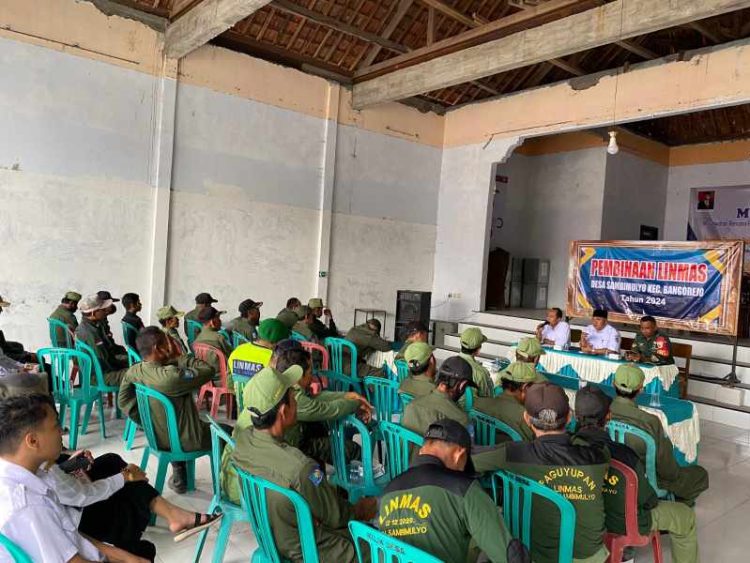 Babinsa Sambimulyo Laksanakan Pembinaan Linmas dan Pendampingan untuk Tingkatkan Kesiapsiagaan Desa