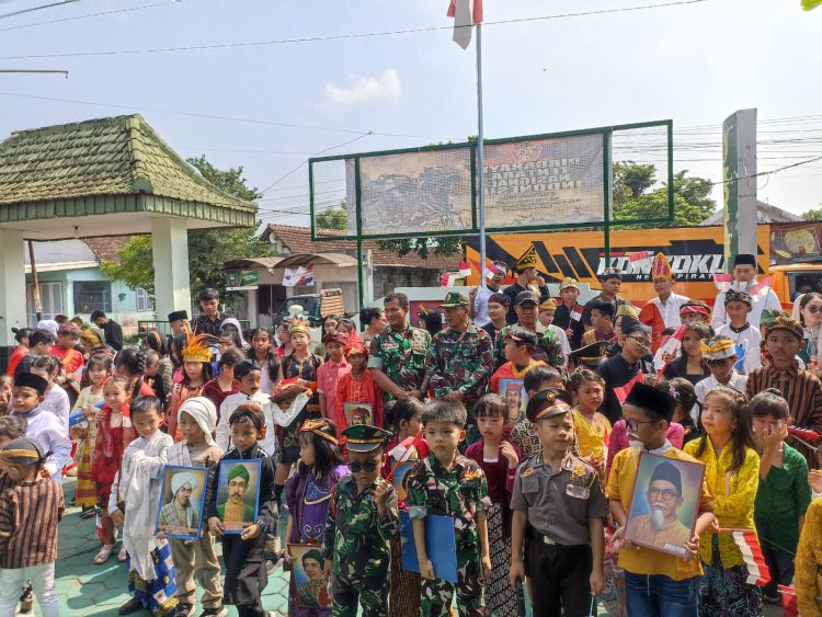 Tanamkan Semangat Kepahlawanan, Siswa TK hingga SMP di Gambiran Kunjungi Koramil untuk Peringati Hari Pahlawan