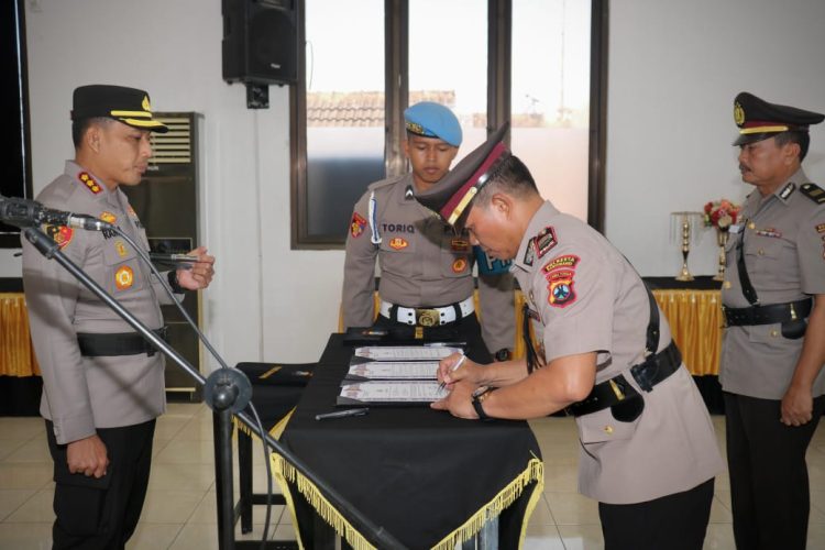 Kapolresta Banyuwangi Pimpin Upacara Sertijab Kabaglog, Kasat Intelkam & Kapolsek Tegaldlimo