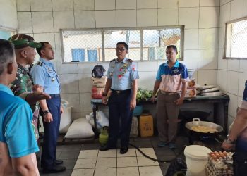 Danlanud Sultan Hasanuddin Tinjau Dapur Sehat Untuk Dukung Program Pemerintah Makan Sehat Bergizi