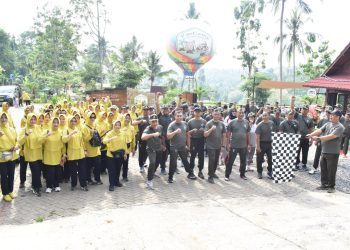 Jaga Kebugaran, Anggota Kodim 0825/Banyuwangi dan Persit Laksanakan Senam dan Jalan Sehat Bersama