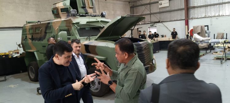 Irjen TNI Tinjau Produksi HMLTV untuk Satgas UNIFIL di UEA