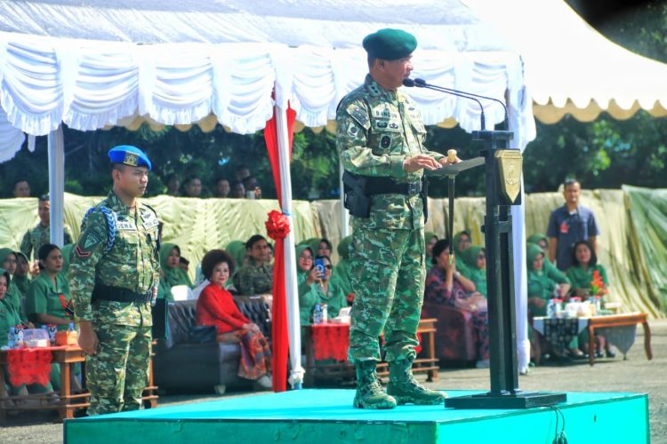 Lanud Sultan Hasanuddin Sematkan Bravet Para Dasar ke 220 Prajurit Brigif 3 Kostrad