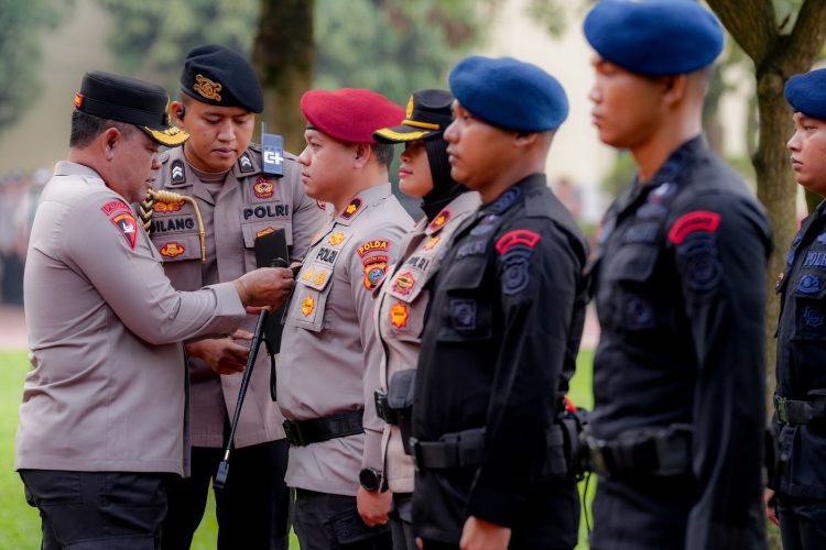Kapolri Anugerahkan Pin Emas untuk Kompol Pandu Winata atas Prestasi Nasional dan Internasional