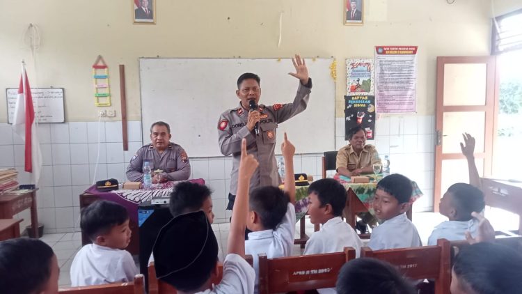 Kapolsek Bukateja Ajak Siswa SD Negeri 2 Kedungjati Cegah Perundungan dan Kekerasan