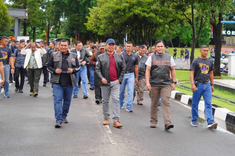 Panglima TNI Berikan Bantuan Sosial Kepada Anak-Anak Yatim Piatu di Bumi Marinir Cilandak