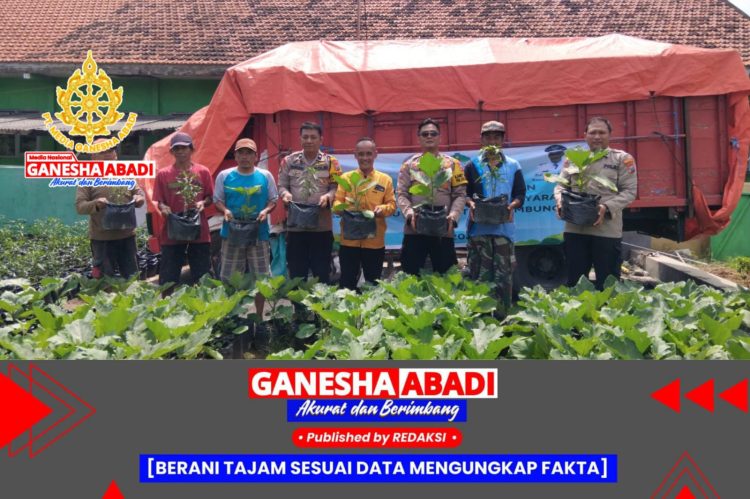 Polsek Krembung dan Pemdes Lemujut Gotong Royong Distribusikan Bibit Hortikultura