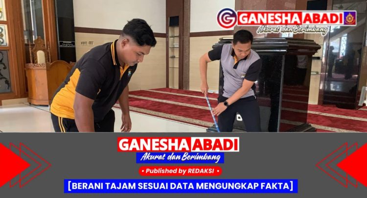 Sambut Ramadhan, Polsek Gunung Anyar Gelar Bakti Sosial di Masjid Nurul Hikmah