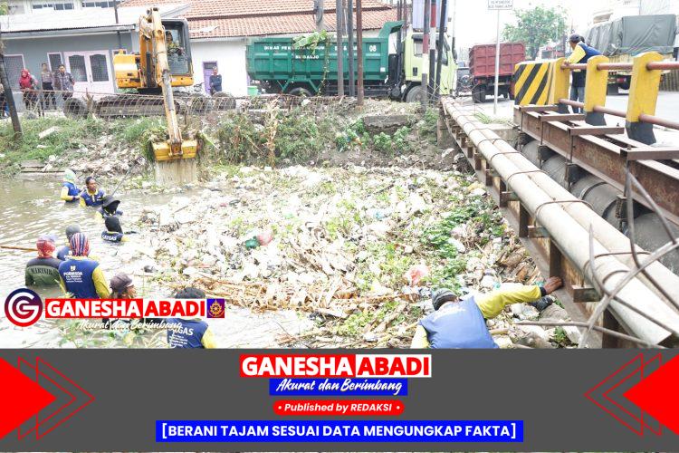 Pemkab Sidoarjo Rutin Normalisasi Sungai Kanal Porong, DLHK dan Satgas Turun Tangan