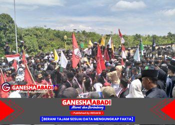 Ribuan Massa Aliansi Solidaritas Masyarakat Silampari Demo di DPRD Lubuklinggau