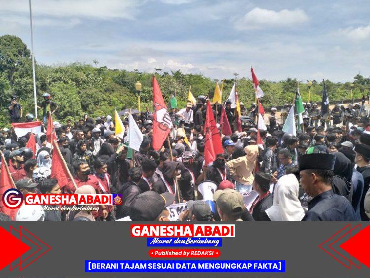 Ribuan Massa Aliansi Solidaritas Masyarakat Silampari Demo di DPRD Lubuklinggau